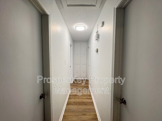 Building Photo - 3009 Montwood Ct