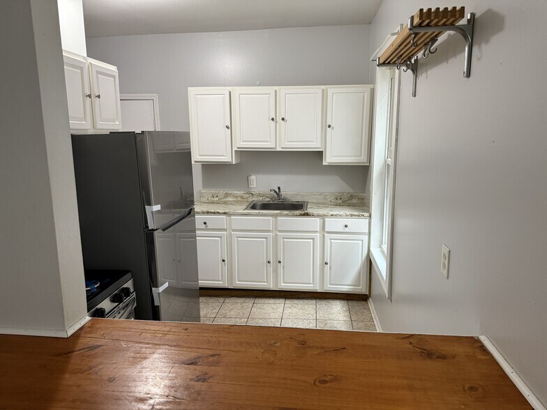 Kitchen w/ new appliances - 652 Clarissa St