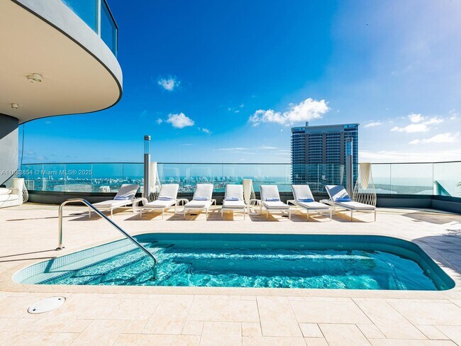 Building Photo - 1000 Brickell Plaza