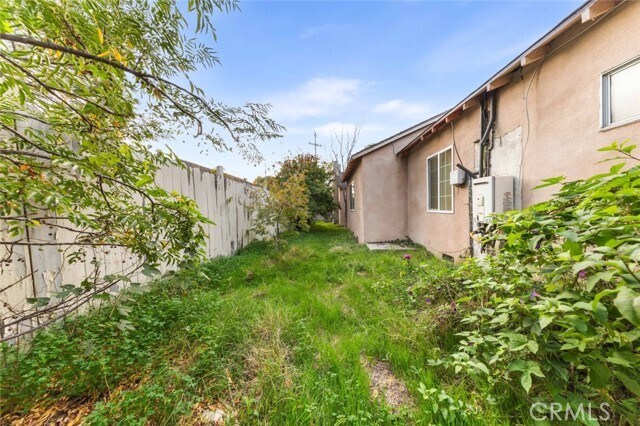 Building Photo - 10554 Plainview Ave