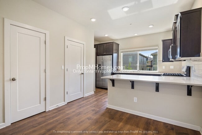 Building Photo - 441 NE Tork Pl