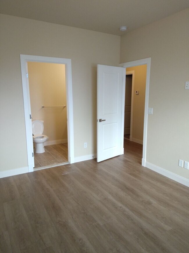 Building Photo - 200 E Malibu Dr