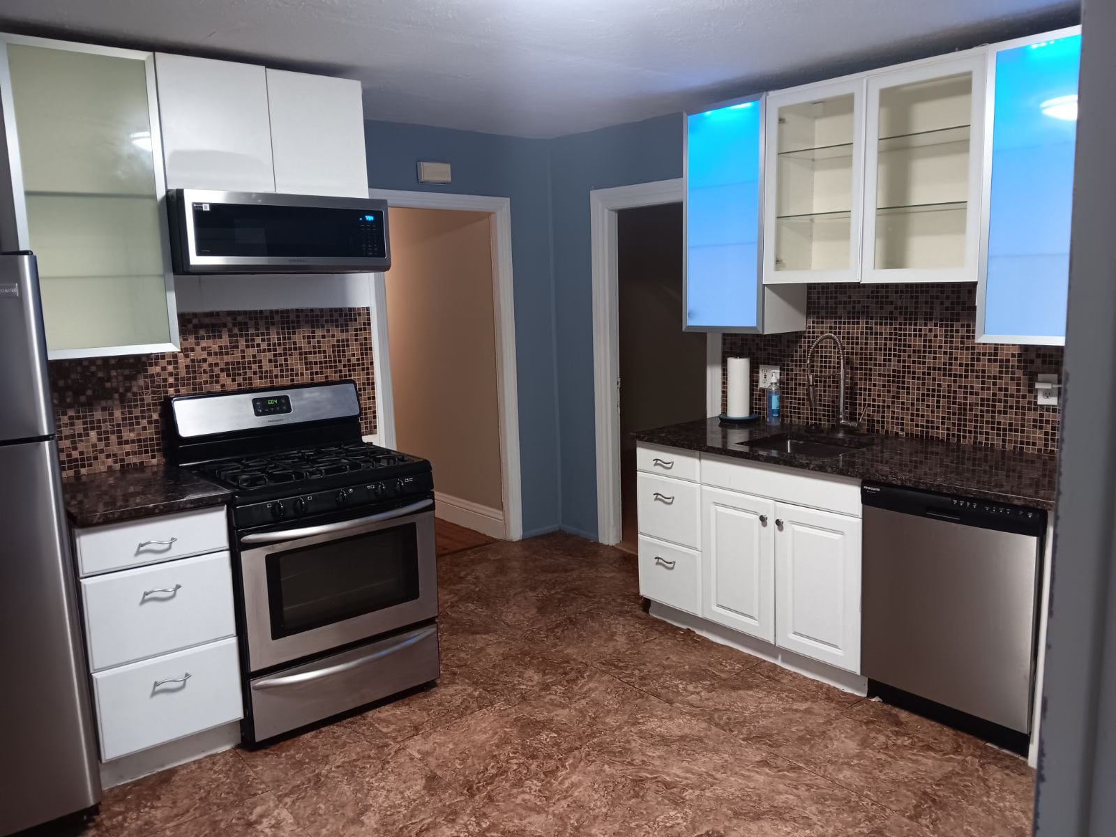 Building Photo - 48 America St