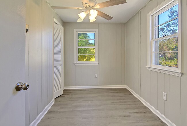 Building Photo - Modern Retreat Minutes from Downtown Charleston