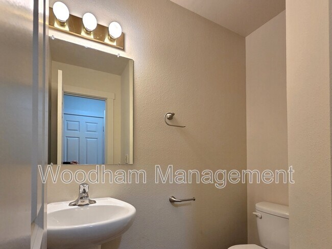 Building Photo - 1759 W Kagy Blvd