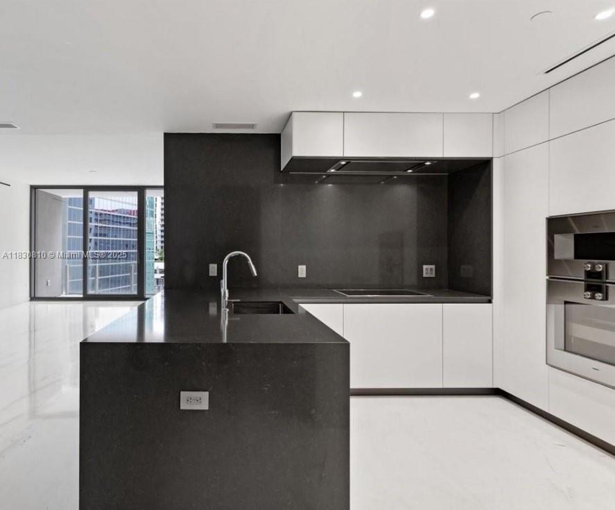 Building Photo - 300 Biscayne Boulevard Way