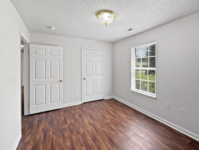 Building Photo - Massive 3 Bedroom in Montevallo*** 3 Bed 2 Bath $1,329/mo**Deposit $0