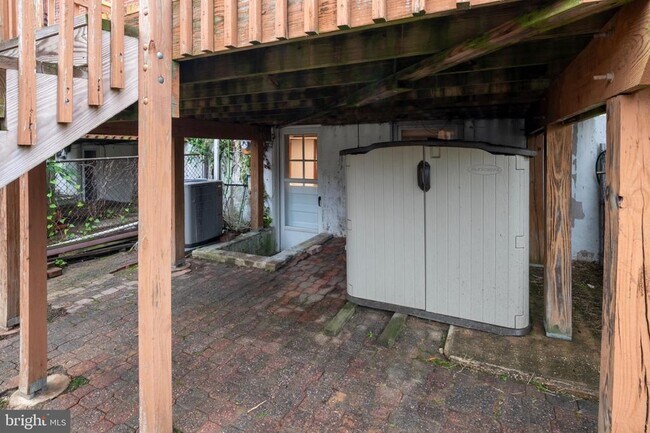 Building Photo - 1621 Thetford Rd