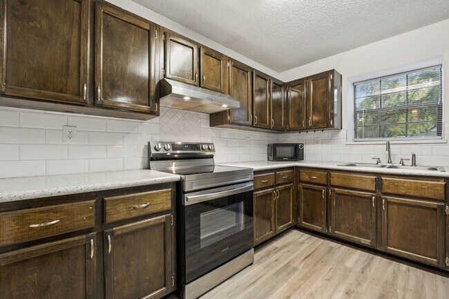 Building Photo - 1242 Chee Ln