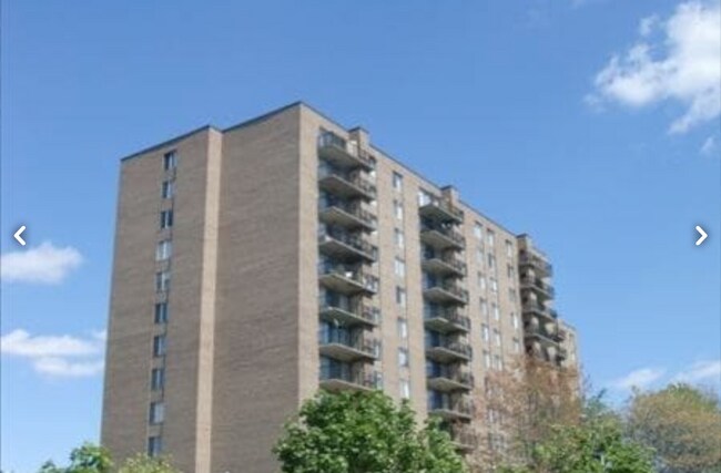 Building Photo - 16400 N Park Dr