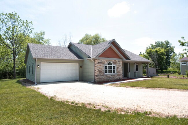 Building Photo - 1255 Westwood Dr