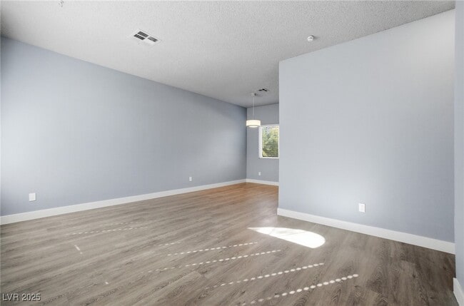 Building Photo - 1460 Daybreak Rd