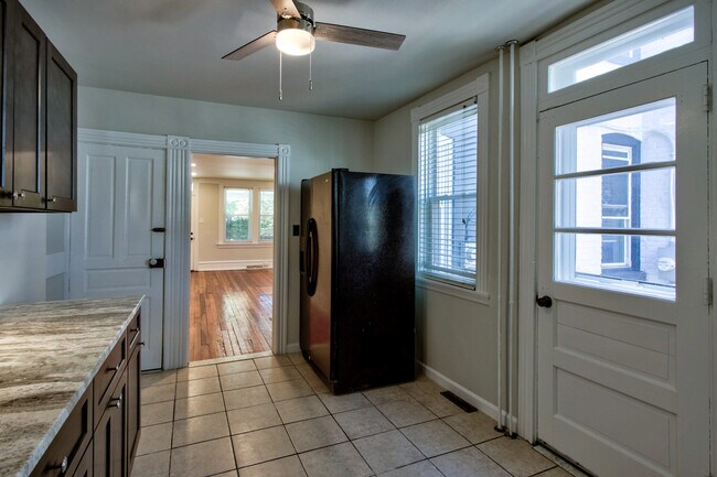 Building Photo - 1115 Frances Ave