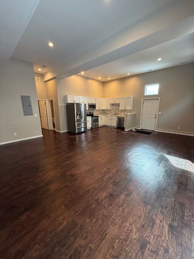 Building Photo - 3246 Lorain Ave