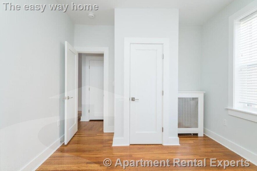 Building Photo - 18 Forest St