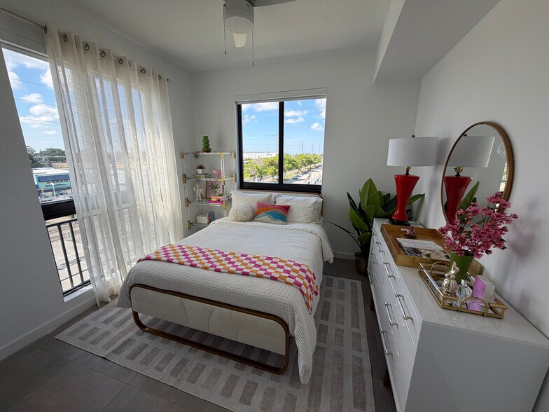 Building Photo - 1851 Fillmore St