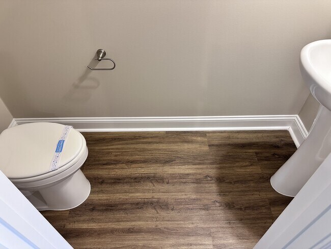 Building Photo - 617 Jacks Xing Dr