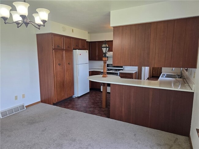 Building Photo - 719 W Old Rte 422