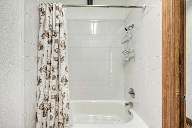 Building Photo - Spacious 14-Bedroom Property Ideal for Groups & Organizations