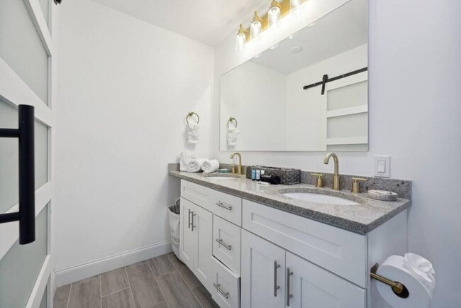 Building Photo - 3133 Albatross Rd