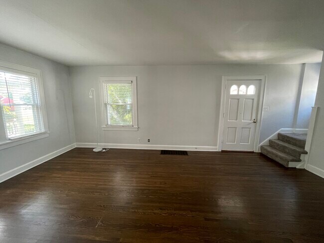 Building Photo - 2524 Oakwood Ave