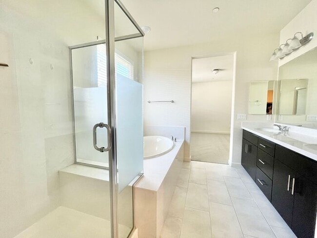 Building Photo - Beautiful 4 Bed 3 Bath Home in W Section Rohnert Park- $3,800 per month!