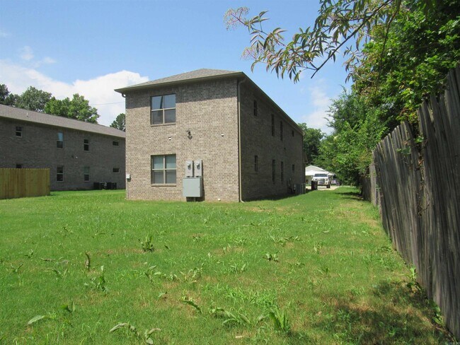 Building Photo - 1515 Stamps St