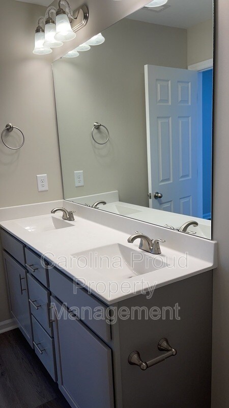 Building Photo - 4033 Lucerne Ct