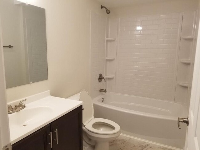 Building Photo - Remodeled 2 Bedroom- Minutes from Las Vegas Strip!!