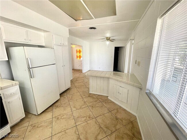 Building Photo - 2198 Capistrano Ave