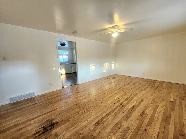 Building Photo - 1603 Iroquois Rd