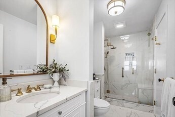 Building Photo - 66 Glades Rd