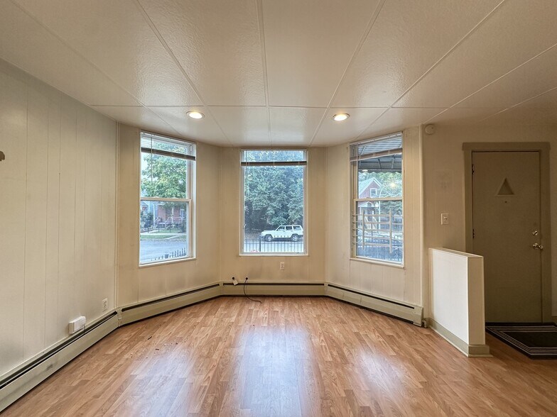 Building Photo - 3734 W Wabansia Ave