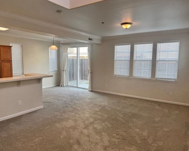 Building Photo - Shasta View Gardens Home - AVAILABLE for Move In