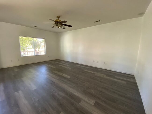 Building Photo - Cozy Home for rent in Visalia