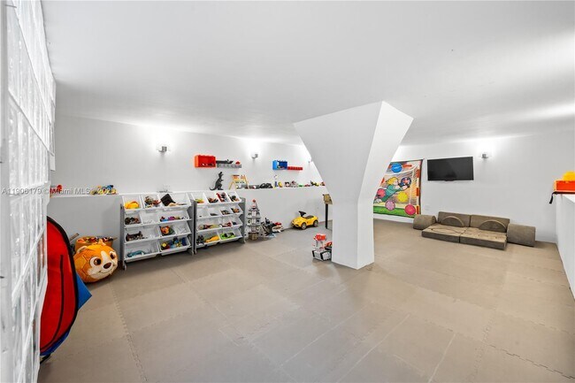 Building Photo - 7141 E Lago Dr