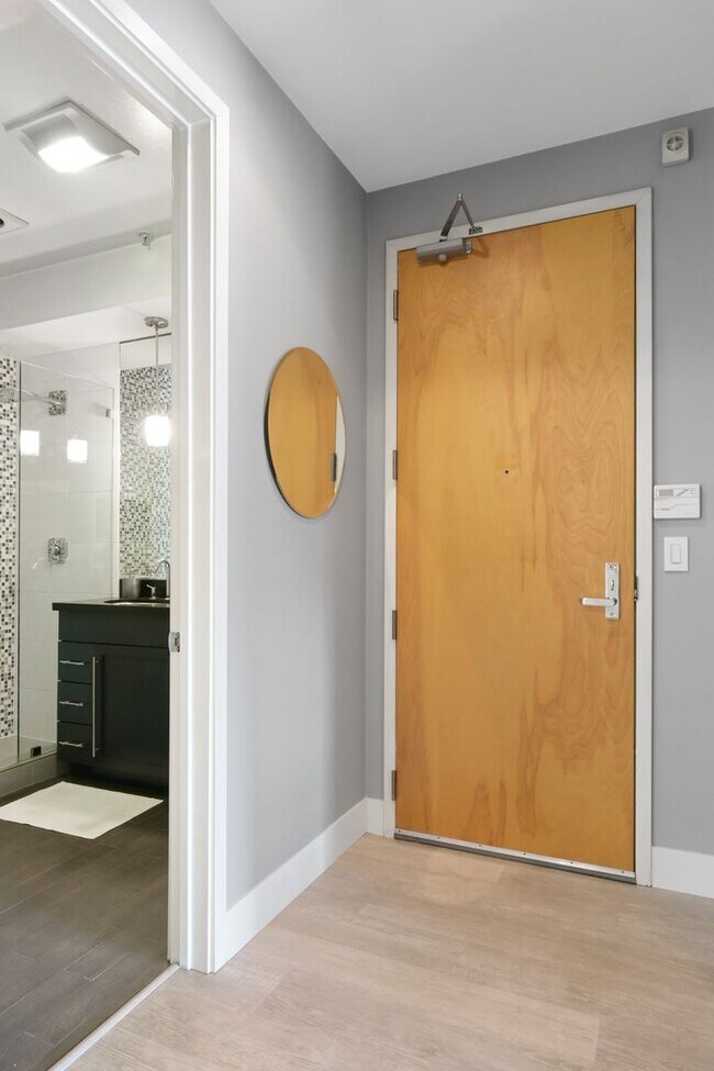 Building Photo - Epic REA/Azari PM:Gorgeous 1 Bed/ 1 Bath C...