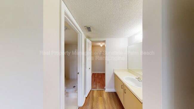 Building Photo - 321 Olivewood Pl