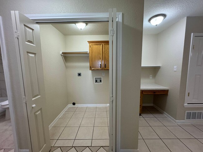 Building Photo - 3500 Dustin Ct