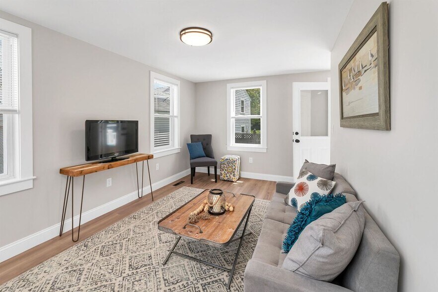 Building Photo - 3 Madison St