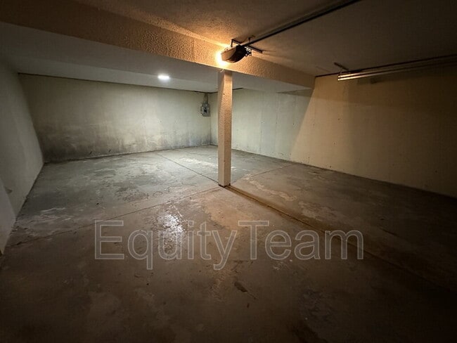 Building Photo - 1015 Venetian Terrace