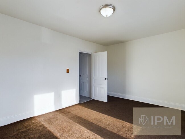 Building Photo - 319 N Penn St