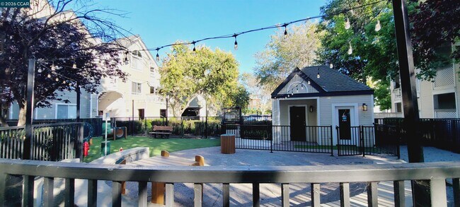 Building Photo - 1102 Brooks Range Landing