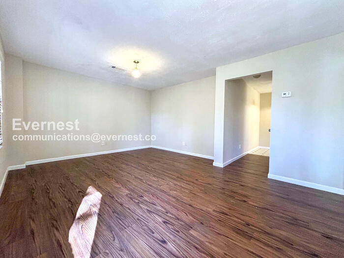 Building Photo - 5 Rosemont Ct