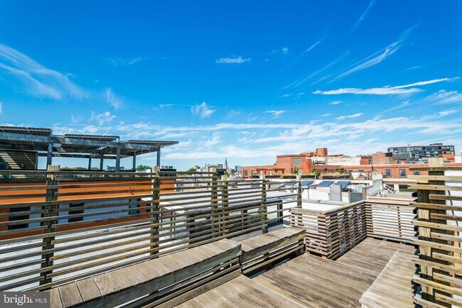 Building Photo - 144-50 W Laurel St