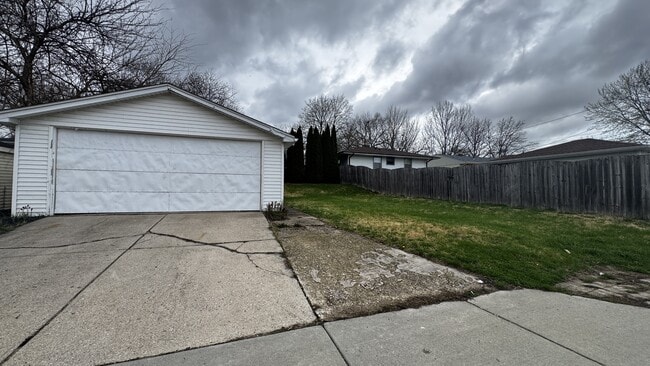 Building Photo - 3535 Robey Ave