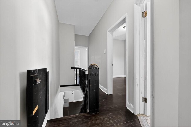 Building Photo - 2541 S Mole St