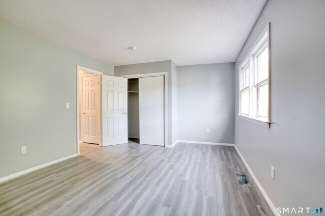 Building Photo - 76 Caesar Dr
