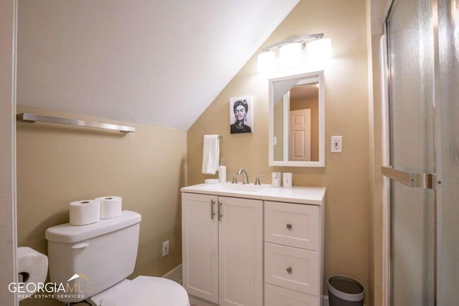 Building Photo - 661 Luther Ct