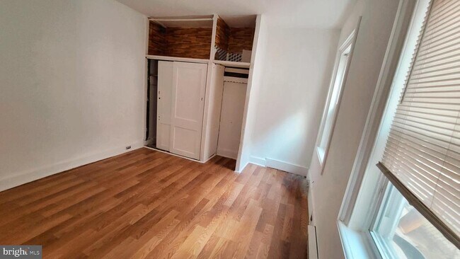 Building Photo - 1249 Shackamaxon St
